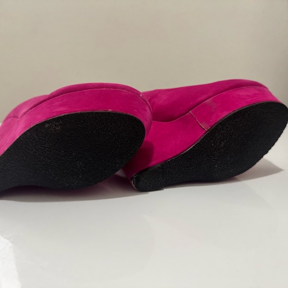 Women’s brand new hot pink suede wedges for sale! - Picture 4 of 4